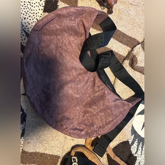 BAGGU Handbags - Peppercorn medium crescent